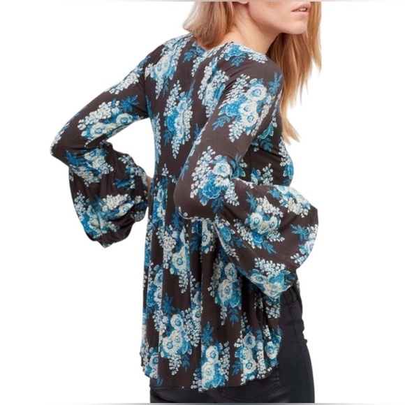 Free People “Speak Easy” Long sleeved bell sleeve tunic floral babydoll blouse✨ - Picture 2 of 9